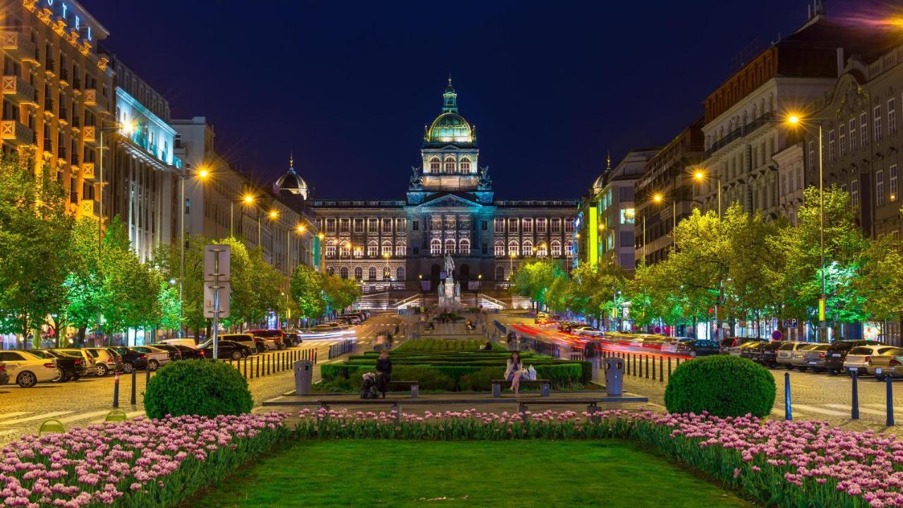 Black Gold Kingdom Praha Bagian luar foto
