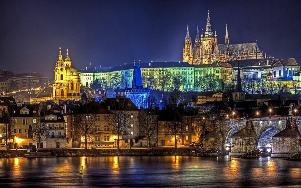 Black Gold Kingdom Praha Bagian luar foto
