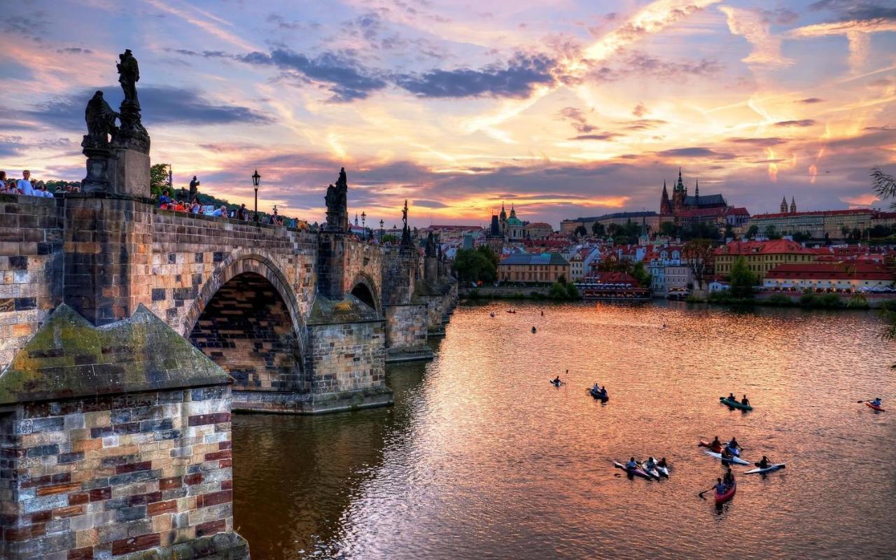 Black Gold Kingdom Praha Bagian luar foto